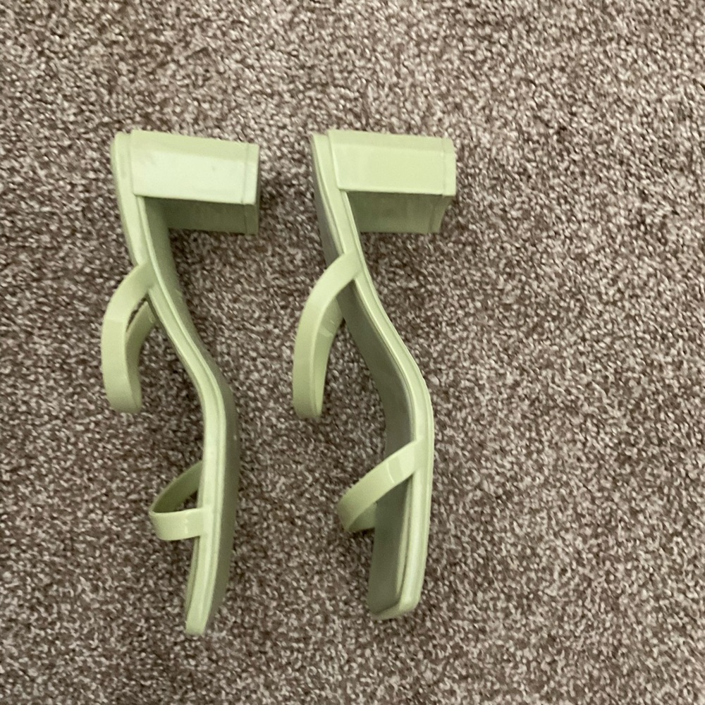 Jeffrey Campbell GREEN
Women's Jamm-3 Jelly Slide
Heeled Sandal US 8 EU38 - Picture 4 of 6